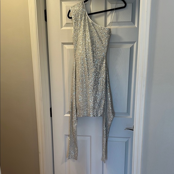 Vici Silver Sequin Glam Dress NWOT - Picture 4 of 5